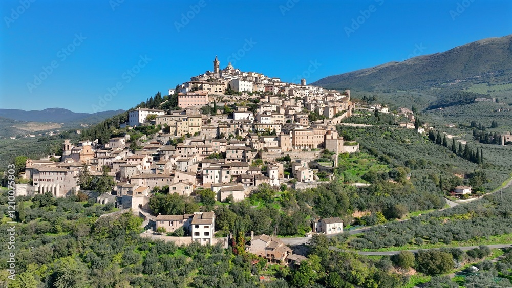 Ripresa aerea della pittoresca cittadina medievale di Trevi, Perugia, Umbria, Italia.
Vista aerea di Trevi, meta turistica di stranieri e italiani in viaggio nel centro Italia. Ripresa aerea della pittoresca cittadina medievale di Trevi, Perugia, Umbria, Italia.
Vista aerea di Trevi, meta turistica di stranieri e italiani in viaggio nel centro Italia.