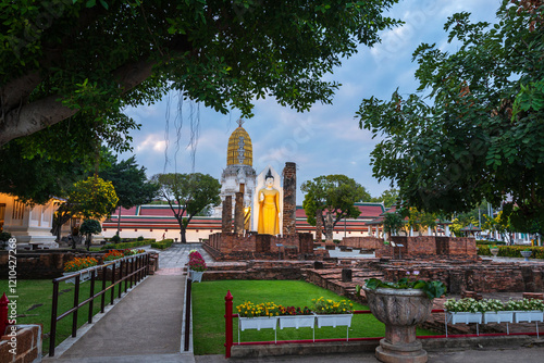 Obraz na płótnie Old Buddha statue at Wat Phra Si Rattana Mahathat also colloquially referred to as Wat Yai is a Buddhist temple (wat) It is a major tourist is Public places attraction Phitsanulok,Thailand. w salonie