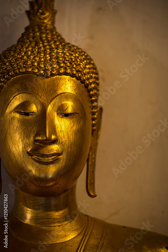 Obraz na płótnie Close-up of Old Beautiful Golden Buddha statues at Wat Phra Si Rattana Mahathat also colloquially referred is a Buddhist temple It is a major tourist is Public places in Phitsanulok,Thailand. w salonie