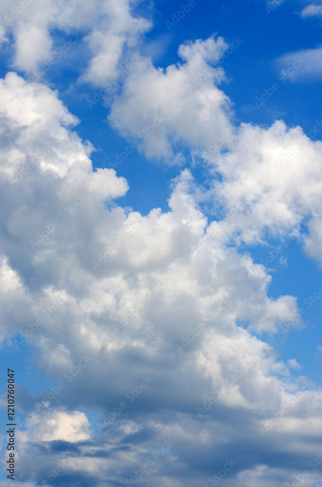 Fototapeta premium White clouds in blue sky