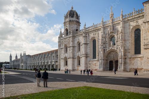 Obraz na płótnie Jerónimos Monastery in Lisbon with Tourists w salonie