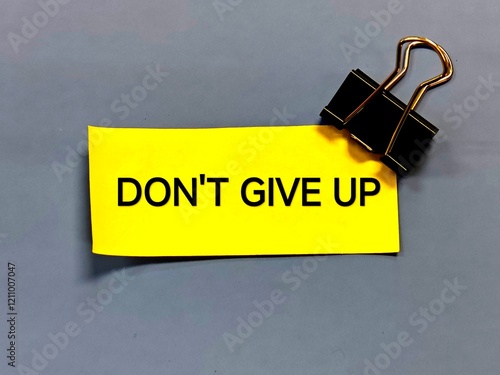 Dont Give up messege on sticky note