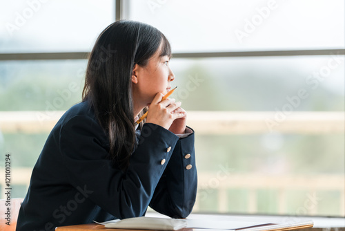 Quadro su tela 授業中に外を眺める中学生の女子生徒（進路・夢・思春期）