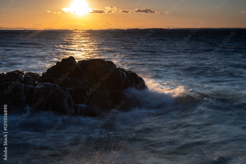 夕暮れの海岸