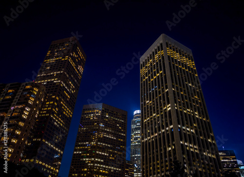 Obraz na płótnie Tall skyscrapers in downtown at night w salonie