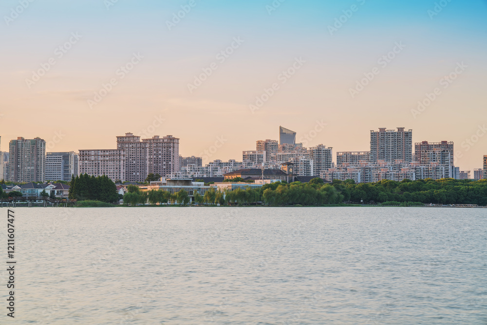 The skyline of modern urban buildings and the scenery of the Taihu Lake Lake in Wuxi, Jiangsu Province, China will be built on April 1, 2024 The skyline of modern urban buildings and the scenery of the Taihu Lake Lake in Wuxi, Jiangsu Province, China will be built on April 1, 2024