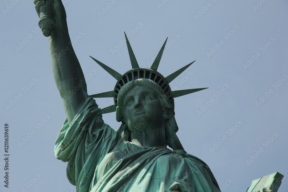 Fototapeta premium close up statue of liberty and her crown