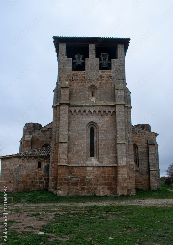 Iglesia gótica de Villamorón, situada en Burgos, España Iglesia gótica de Villamorón, situada en Burgos, España