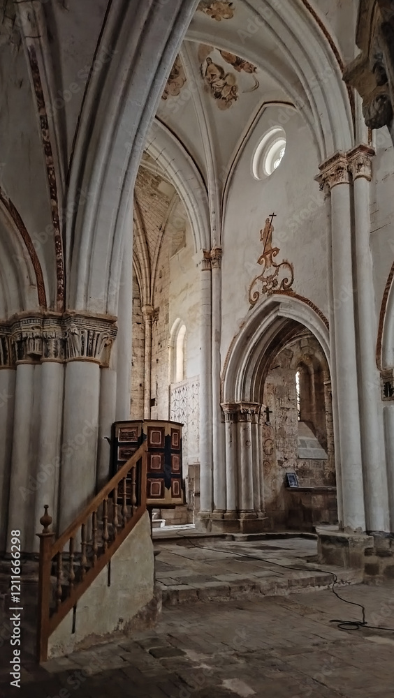 Fototapeta premium Interior de la Iglesia de Villamorón, Burgos, España