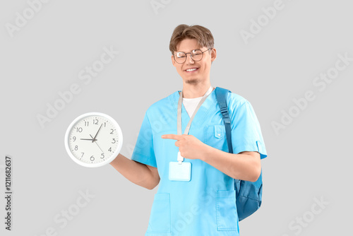 Male medical intern pointin...