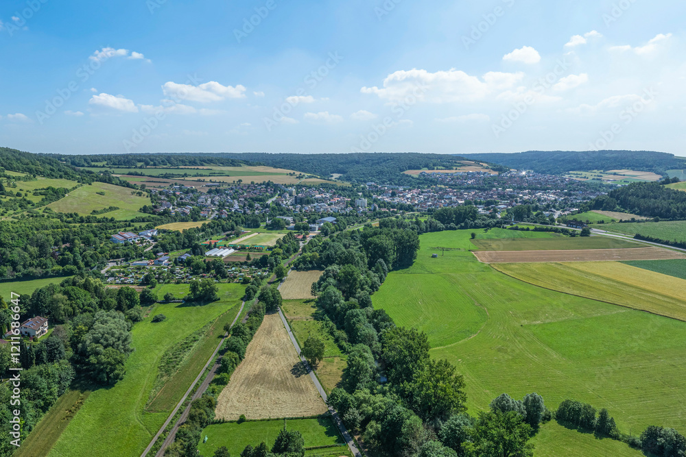 Das Liebliche Taubertal bei Bad Mergentheim an einem sonnigen Sommertag von oben Das Liebliche Taubertal bei Bad Mergentheim an einem sonnigen Sommertag von oben