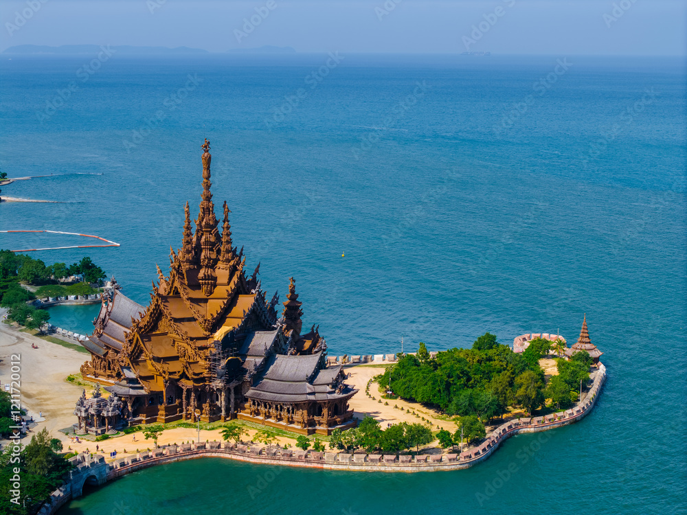 Obraz premium Sanctuary of Truth wooden temple on beach of Chonburi, Pattaya Thailand, aerial top view