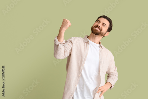 Happy young man looking upw...
