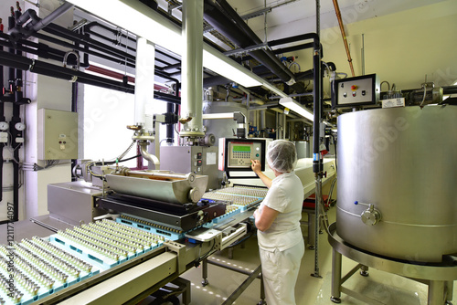 Production of pralines in a factory for the food industry