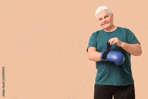 Sporty senior man with boxi...