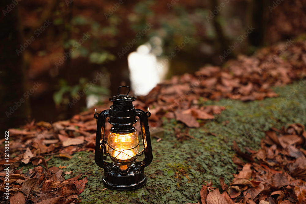 Obraz premium By the riverbank, lit lanterns, autumn camp