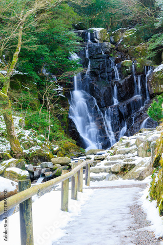 冬の積雪した白糸の滝　福岡県糸島市　Shiraito Falls covered with snow in winter. Fukuoka Pref, Itoshima City. photo