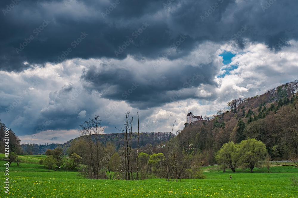 Φωτογραφία Dark rain clouds over the Trubach valley near Egloffstein in Franconian Switzerl