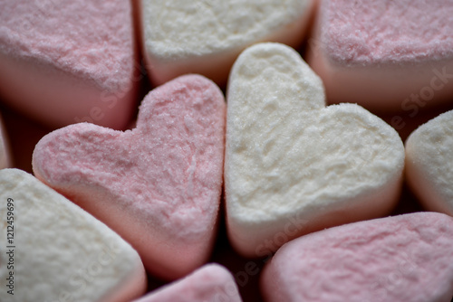 Marshmallow Herzen in rosa und weiß. Nebeneinander von oben und übereinander liegend fotografiert. photo