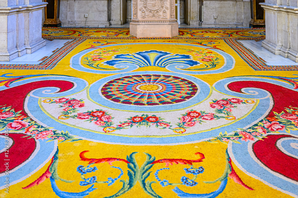 Φωτογραφία Ancient carpet in the lobby of the Royal Palace, Madrid, Spain