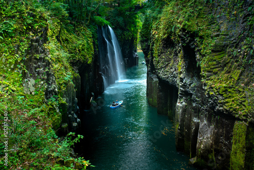 Photos Takachiho Gorge, a narrow chasm cut through the cliff of volcanic basalt columns