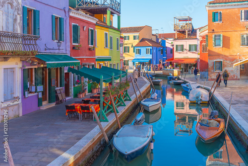 Obraz na plátně Colorful canalside cafe and houses in Burano, Venice Lagoon