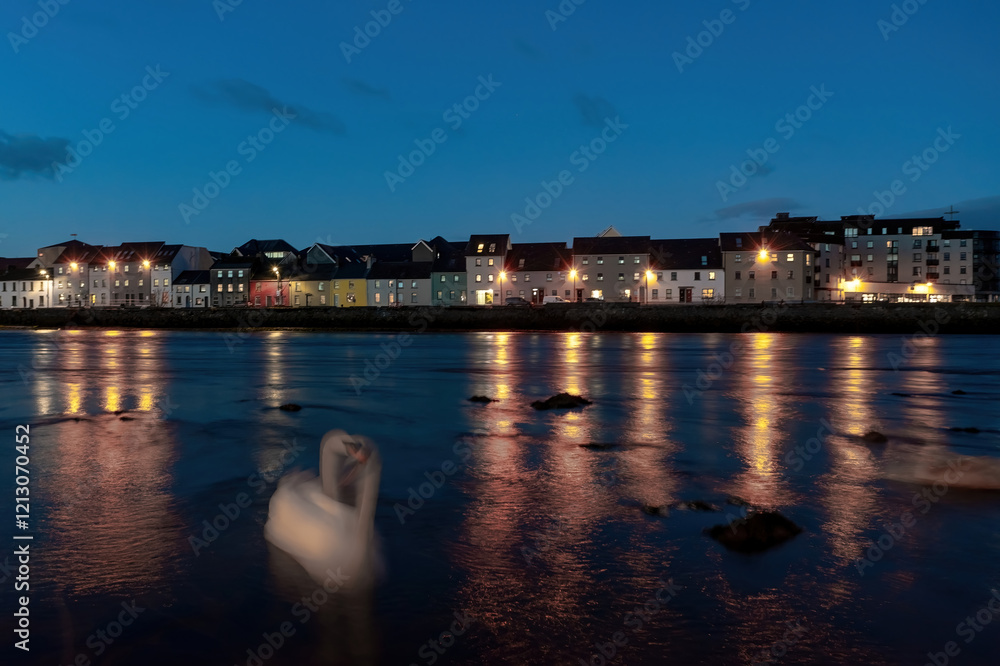 Obraz premium The Long Walk and River Corrib captured in a long exposure, with swans gliding smoothly.