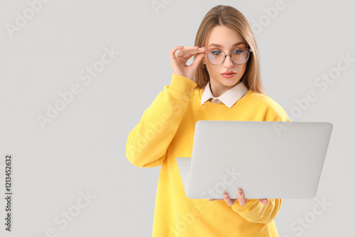 Young woman in eyeglasses u...