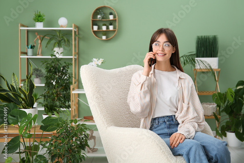 Young woman talking with mo...