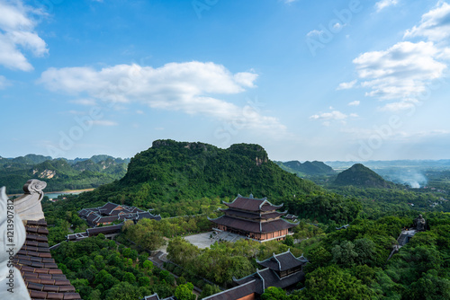 池に浮かぶ社殿　仏教寺院、 photo