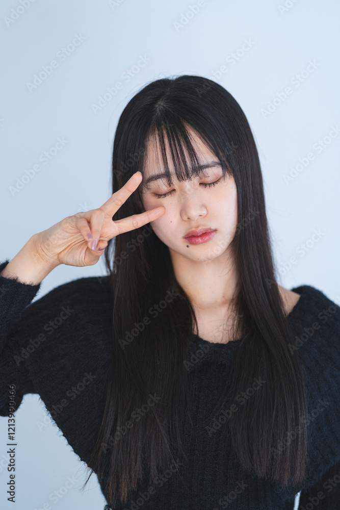 黒髪の若い女性 黒髪の若い女性
