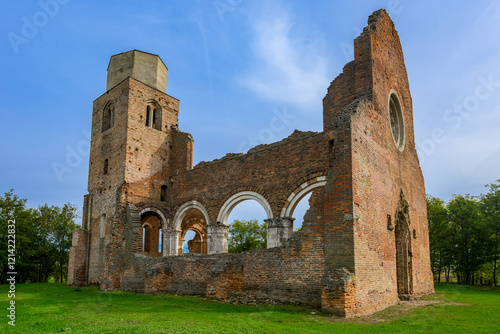 Obraz na płótnie Arača (Hungarian: Aracs) is a medieval Romanesque church ruin located about 12 km of Novi Bečej, Serbia. w salonie