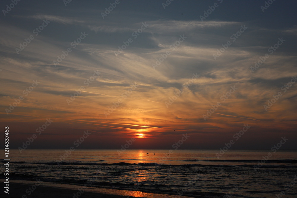 Obraz premium Summer closeup sunset sea sky landscape. Colorful ocean beach sunrise. Beautiful beach reflections calm waves, soft sandy beach. Perfect tropical coast horizon scenic coast view. Wallpaper