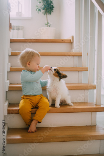 Fotografía child with cute puppy on stairs