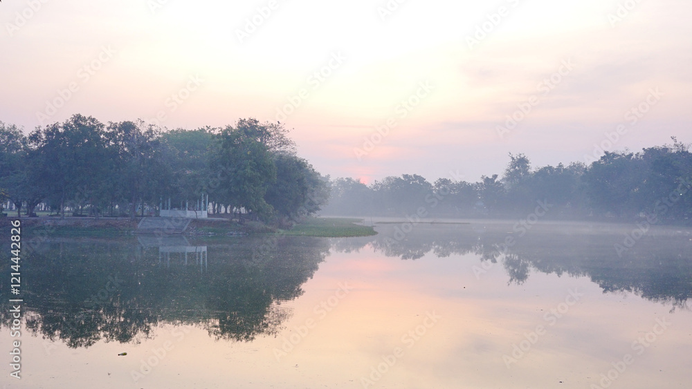 Obraz premium Landscape of foggy lake in the morning,Thailand.