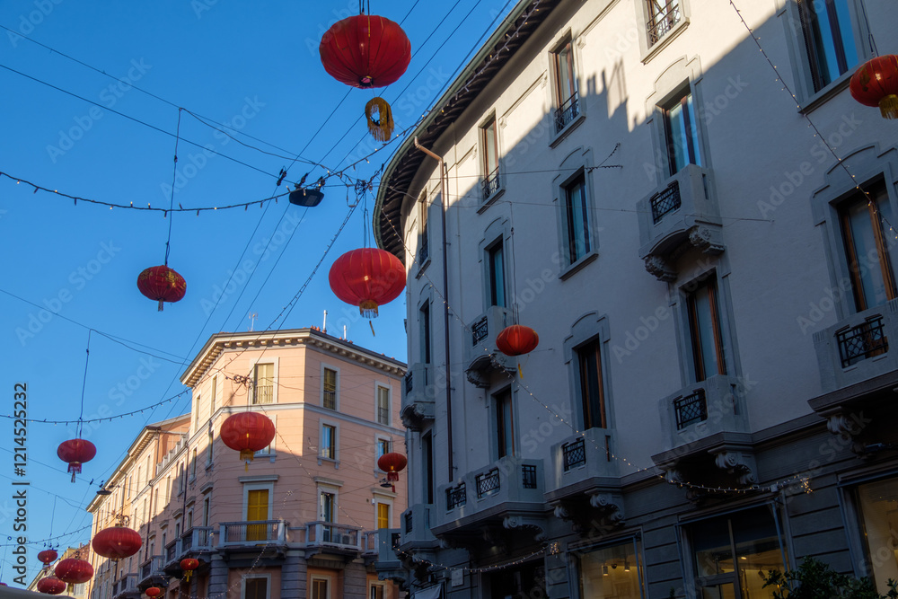 Φωτογραφία Residential buildings along via Paolo Sarpi in Milan, Italy
