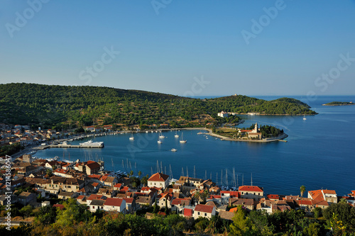 Croazia - Isola di Vis: Vista della baia di Vis - Borgo di Luka photo