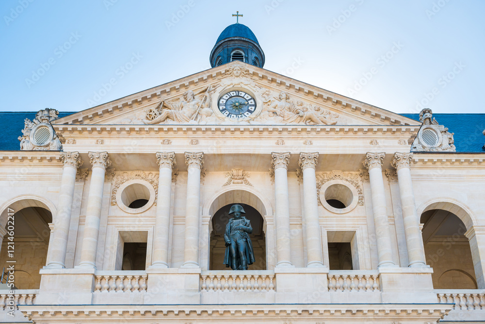 Obraz premium Statue of Napoleon Bonaparte at facade of museum Hotel Nationale des Invalides, Paris, France