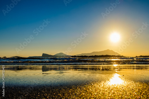Bacoli (Na): tramonto  dalla spiaggia di Miseno