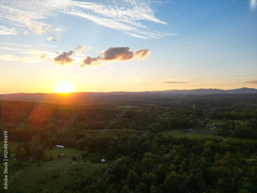 Obraz premium view of catskill mountains at sunset (wide angle aerial mountain vista in catskills hudson valley slide mountain wilderness hiking area) dramatic huge puffy clouds sky cloud formation farm rural area
