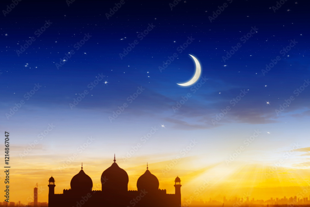 Obraz premium Crescent Moon Over Mosque Silhouette at Dawn or Sunset