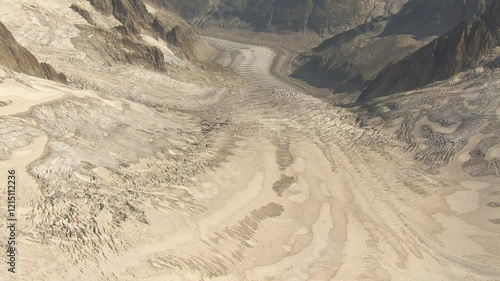 Survol du glacier du Géant et découverte de la mer de Glace dans le massif du Mont-Blanc