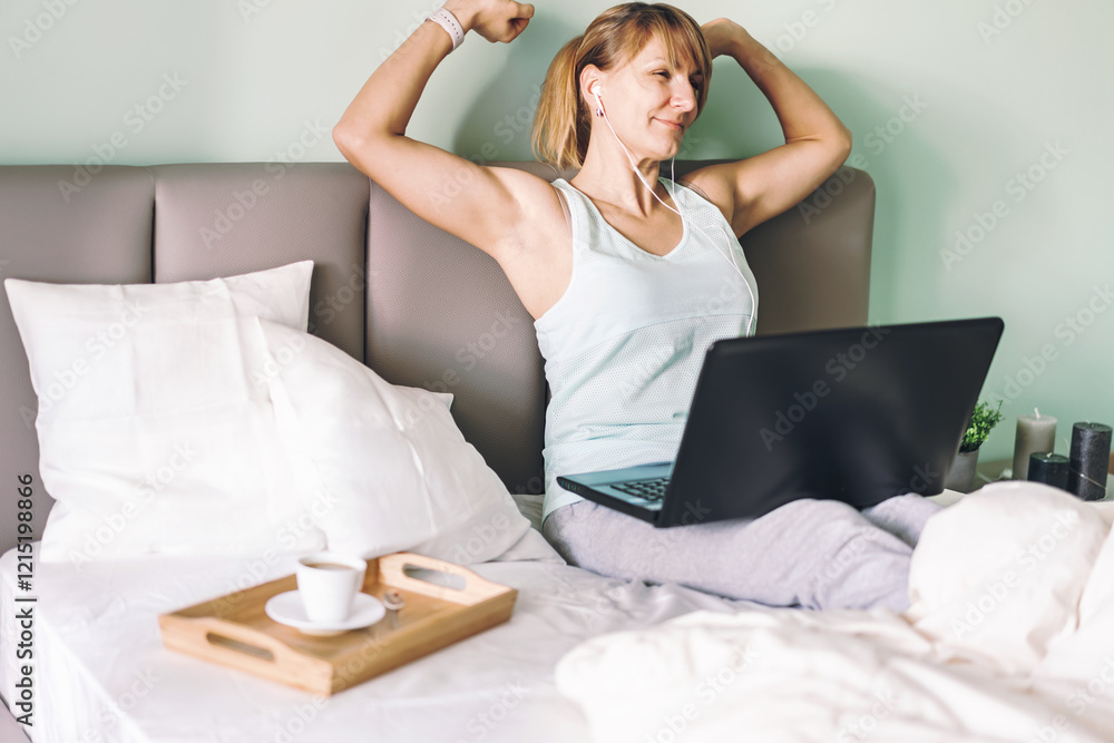 Distance online education and work. Distance online education and work.