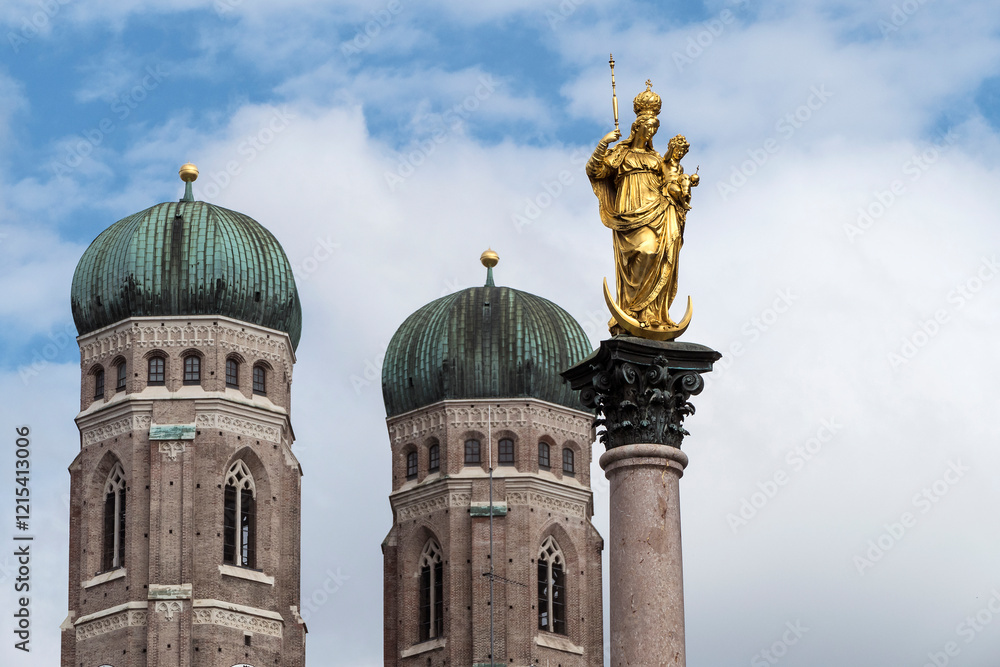 Obraz premium Marian column at Marienplatz, pedestrian zone in Munich, Bavaria, Germany