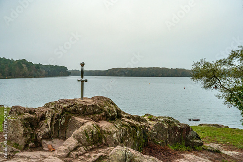 Quadro em tela lac de trémelin et épée du roi arthur