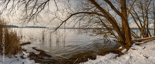 Panoramablick auf die winterliche Havellandschaft an der 