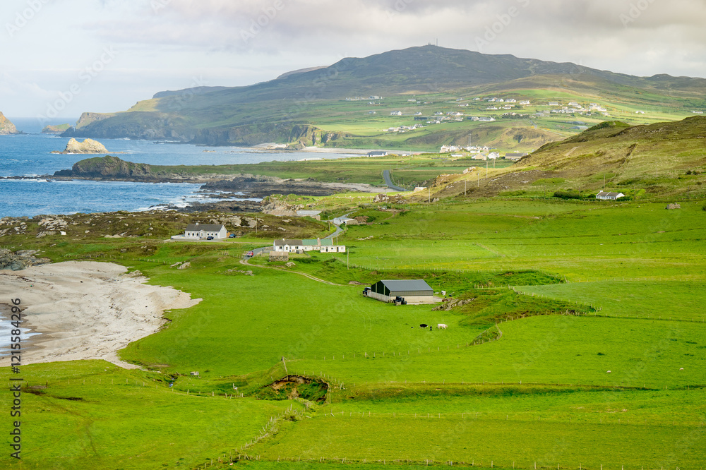 Obraz premium Portmor or Kitters Beach, Malin Head, Ireland's northernmost point, famous Wild Atlantic Way, coastal route. Wonders of nature. Numerous Discovery Points. Co. Donegal