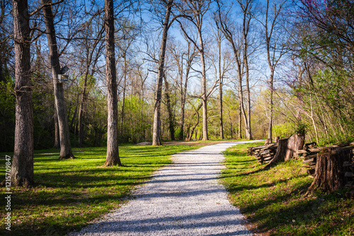 Fotografie The Great Missouri Birding Trail in Springfield, Missouri, is divided into six regions with excellent bird-watching spots