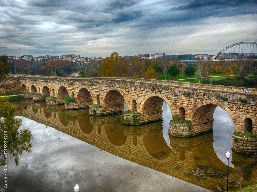 Fototapeta premium Roman bridge in the Spanish city of Merida, which crosses the Guadiana River.