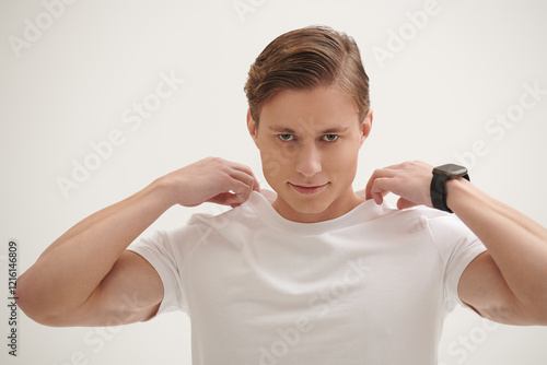 Wallpaper Mural guy smiles at a camera Torontodigital.ca